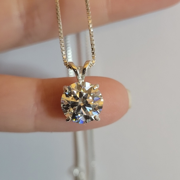 New 3ct Beautiful Moissanite Diamond Pendant With A Chain - Picture 3 of 8